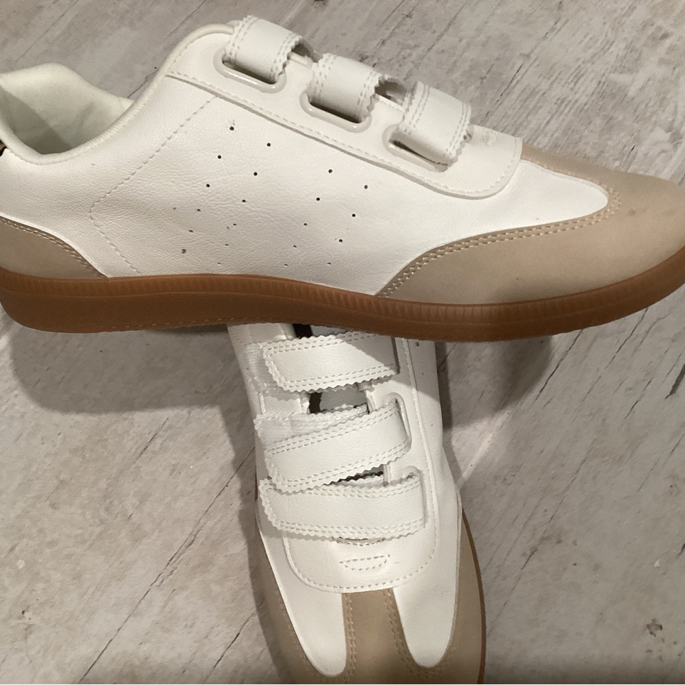 Women’s shoes